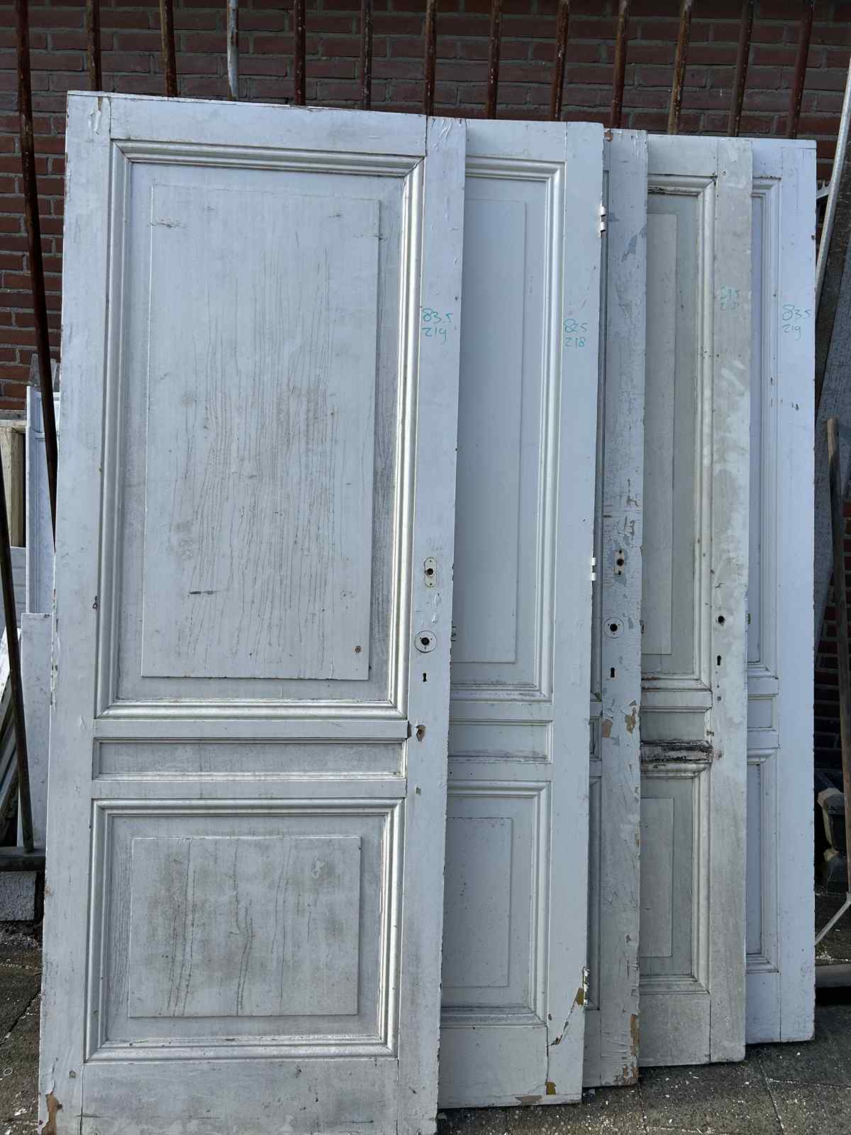Serie antieke paneeldeuren met 2 vakken
