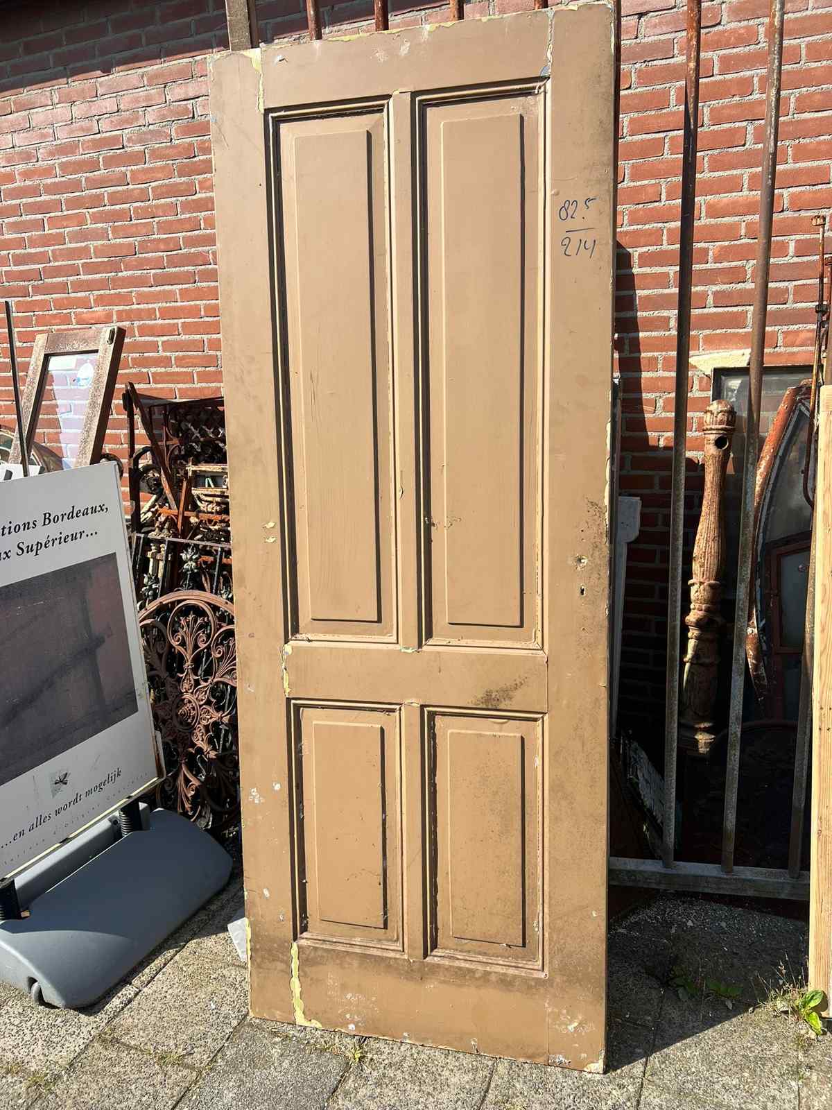 Oude paneeldeur 82.5 bij 214cm — Mooie paneeldeur met 4 bossing panelen.