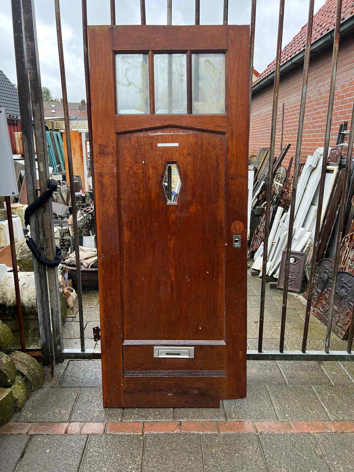 Unieke antieke voordeur met glas — De deur verkeerd in goede staat!
