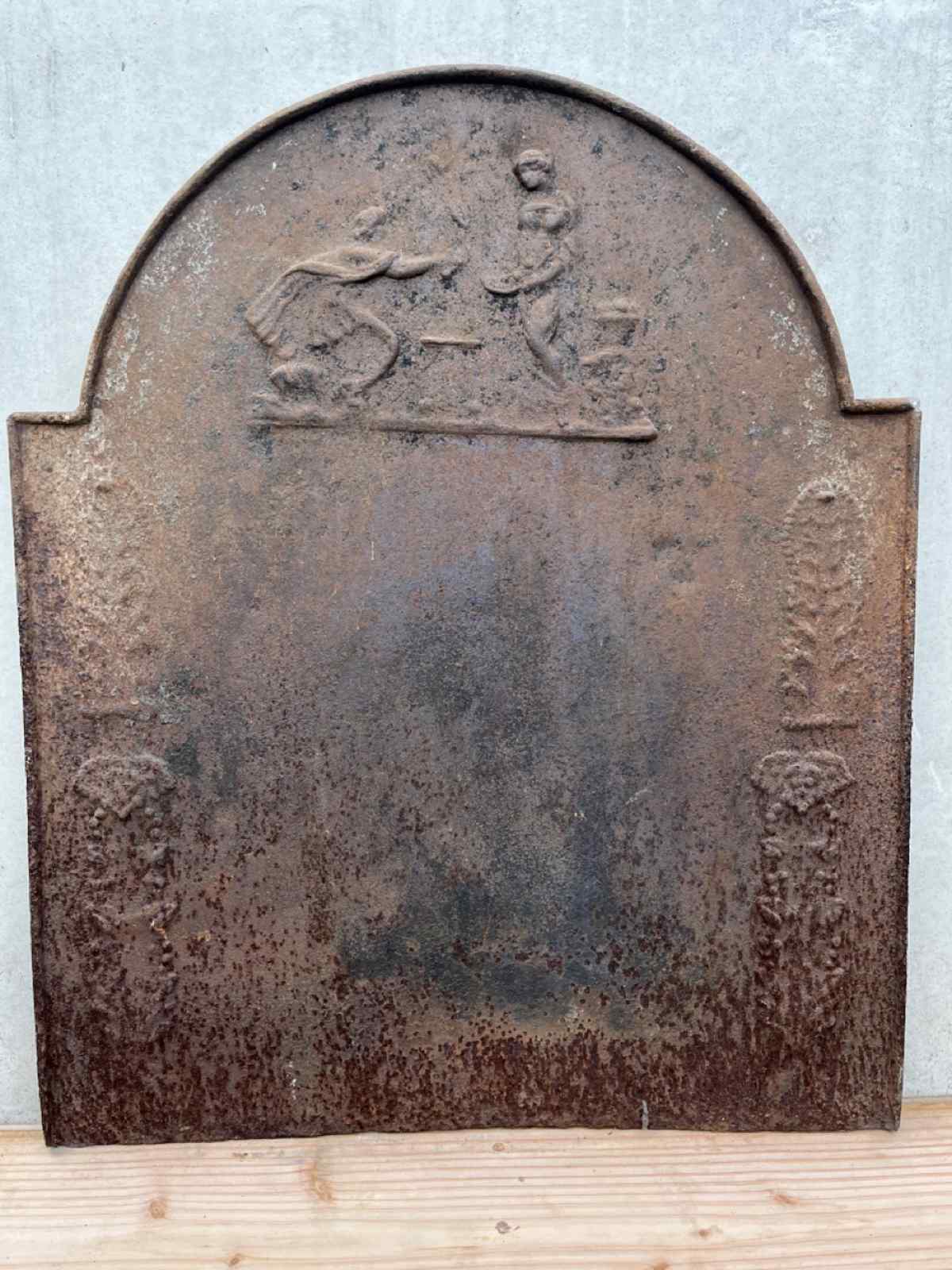 Oude gietijzeren haardplaat — Oude gietijzeren haardplaat